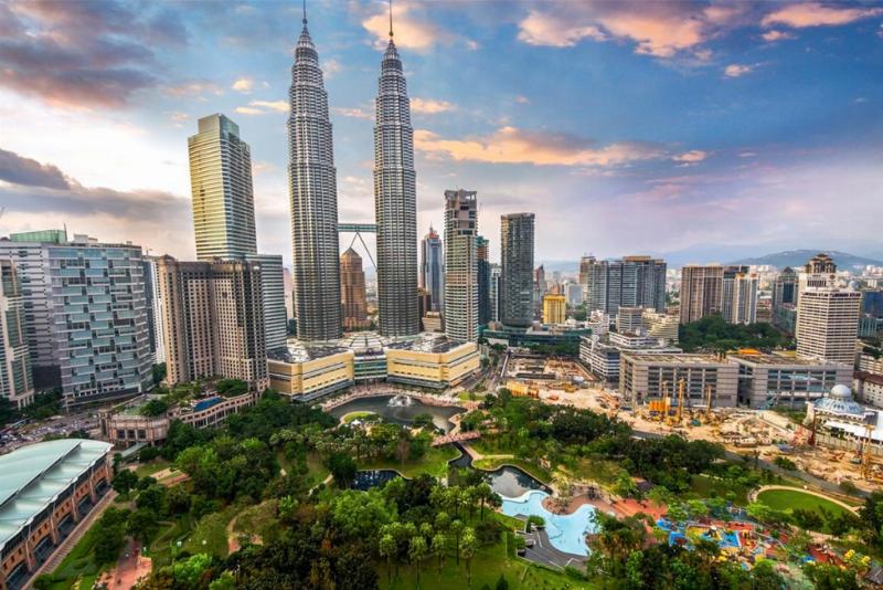 Di chuyển từ Singapore sang Malaysia và bắt đầu khám phá Kuala Lumpur trong ngày thứ ba tour 5N4Đ